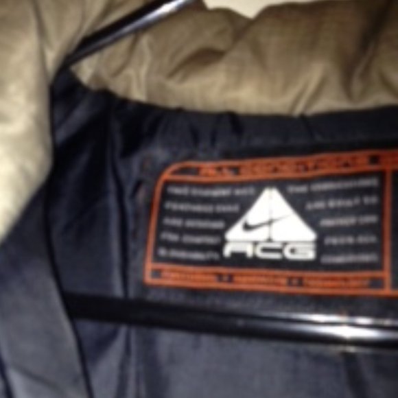 NIKE ACG VEST - Picture 2 of 3